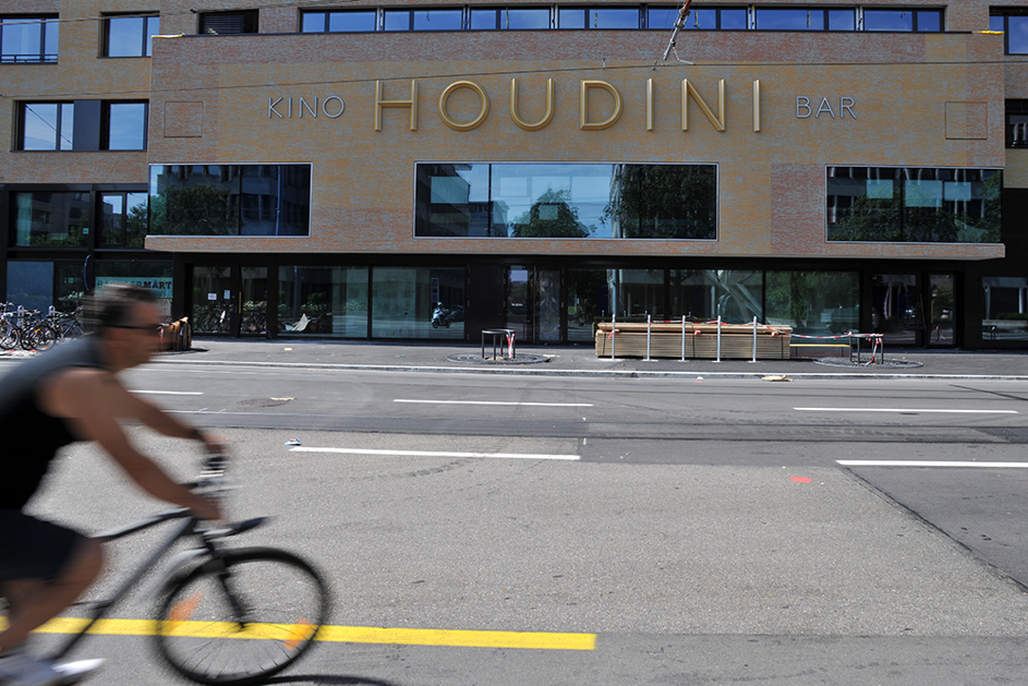 Kino Houdini mit Velofahrer